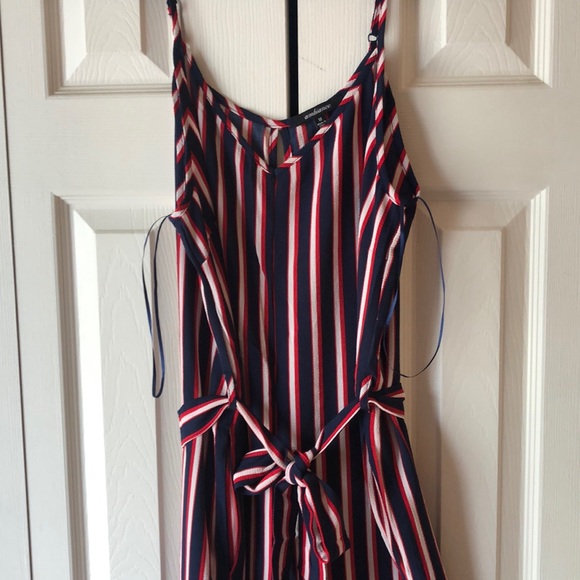 Super cute wide leg Jumpsuit. - Picture 2 of 3